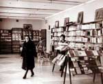 Новоуральск. 1990-е годы. В отделе “Ноты-Музыка” книжного магазина.